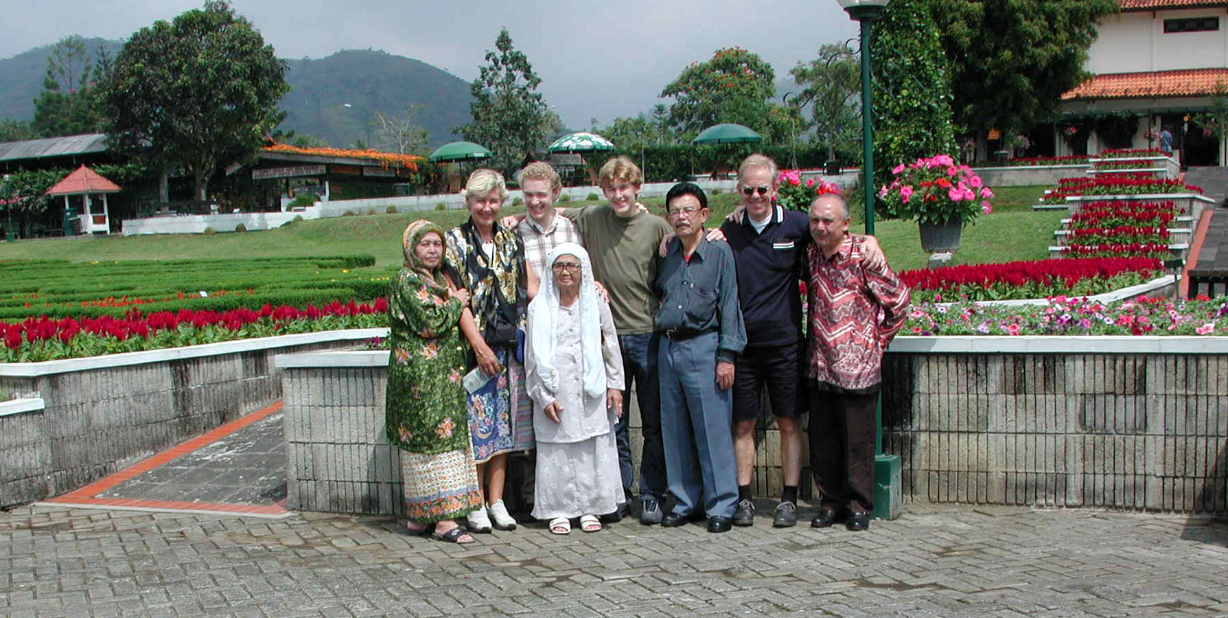 Gerke met zijn familie bij de familie in 2001